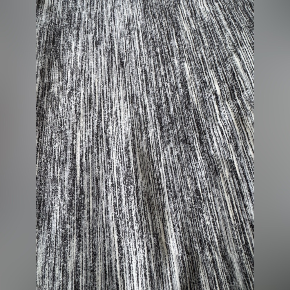🍋Lululemon🍋 Viinyasa scarf. Grey/black space dye - Picture 5 of 8